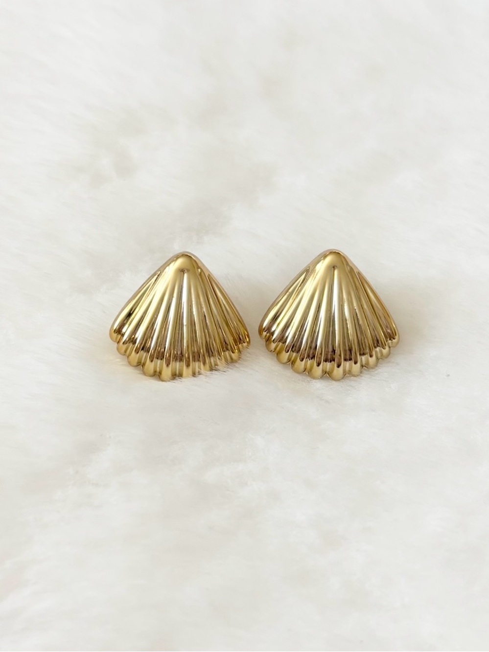 5/$8 🩷 MUST BUNDLE Gold Shell-Style Stud Earrings - Women Jewelry